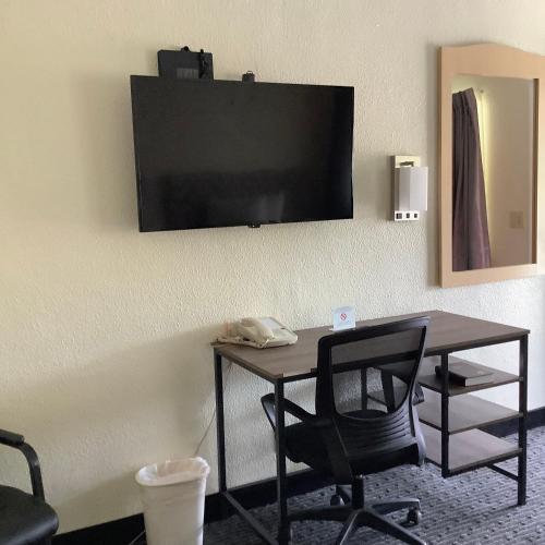 National 9 Motel - image 7