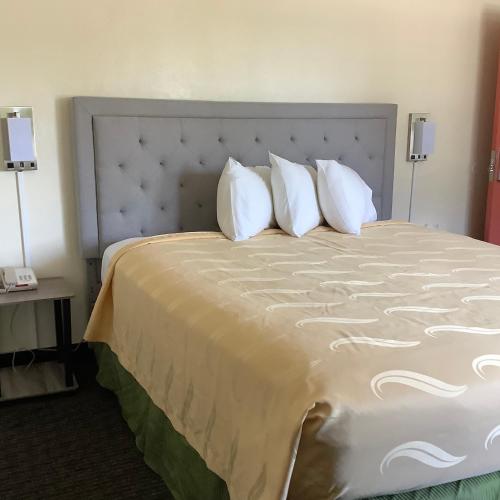 National 9 Motel - image 11
