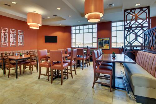 Drury Inn & Suites Findlay - image 12