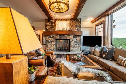 Luxury Amenities & Year-Round Recreation at Deer Valley Grand Lodge 307!