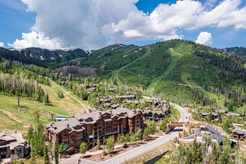 Luxury Amenities & Year-Round Recreation at Deer Valley Grand Lodge 307!