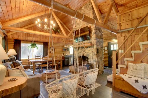 1 Mi to Beach & Lake: Breezy Point Cabin w/ Yard! in Breezy Point (MN)