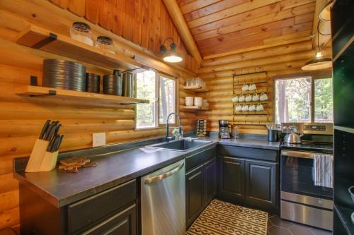 1 Mi to Beach & Lake: Breezy Point Cabin w/ Yard! in Breezy Point (MN)