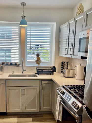 ห้องครัว, Modern Fully Renovated Suite & Loft in Downtown Trenton in เทรนตัน (NJ)