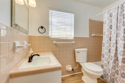 Family-Friendly Home 6 Mi to Downtown Mobile!