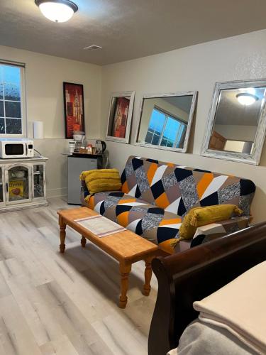 West Side Grand Rapids 2 room apartment close to everything detail