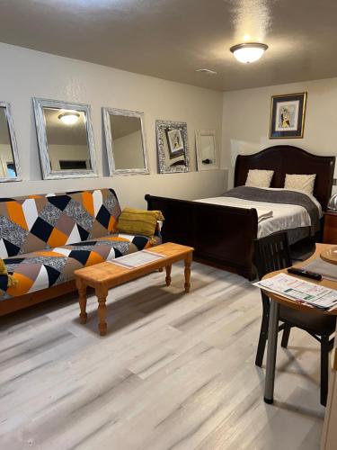 West Side Grand Rapids 2 room apartment close to everything detail