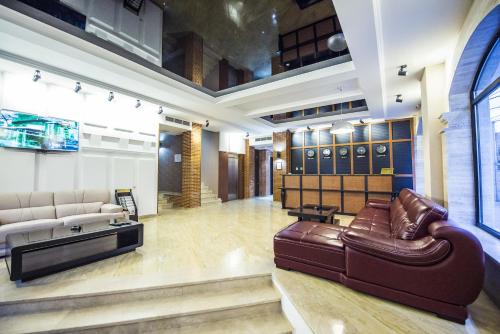 Vestíbulo, Tbilisi Inn in Tiflis