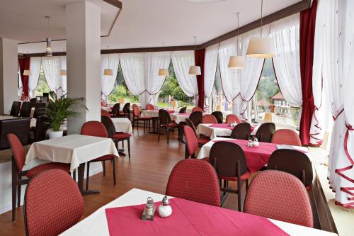 مطعم, Hotel Restaurant Ketterer am Kurgarten in تريبيرج