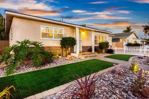 Coastal Cottage Haven StayCoastal Vacations in Oceanside, USA