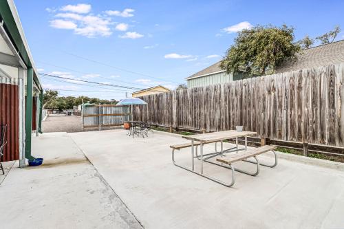 Casas Coastal Experience Cabin B in Rockport, USA