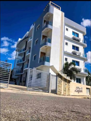 Vista exterior, Apartamento Fonzeka B1 A 1 Min de Playa 3 habitaciones Lujo Parqueo in Río San Juan