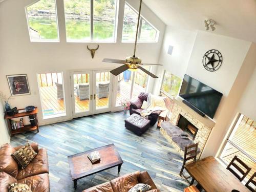 A Rare Find! - Bright & Gorgeous Lake Home in Marble Falls in Marble Falls, USA