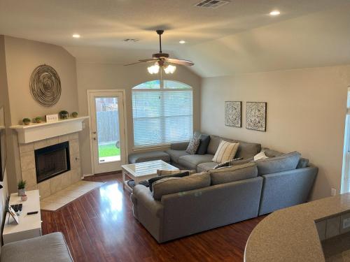 Cozy & spacious 3 bed home North San Antonio - Stone Oak area in Bulverde, USA