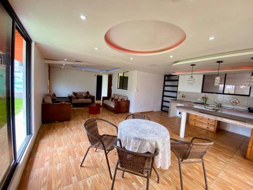 Villa Mirlo – Escondite de Lujo en Quito in Rumipamba
