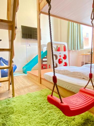 4 twin beds