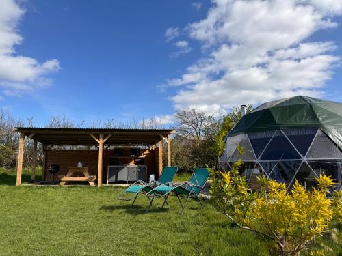 Skats, Geodesic Dome Glamping in Languriga