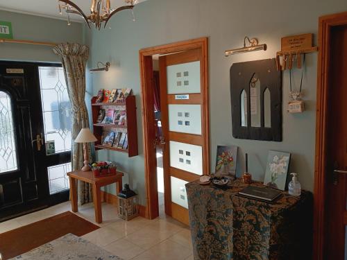 Фасада на хотела, Oak Tree Lane Country B and B in Килкени