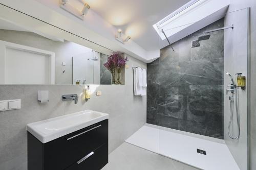 Mamaison Residence Diana - image 11