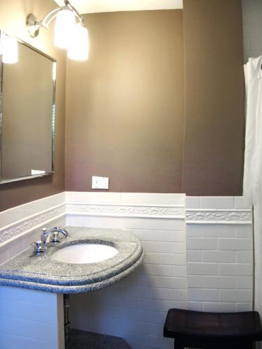 Longwood Inn – Brookline, MA