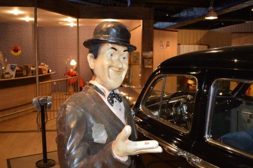 Jukebox Hotel - image 3