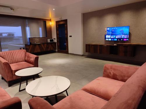 2 bedrooms, 3 beds