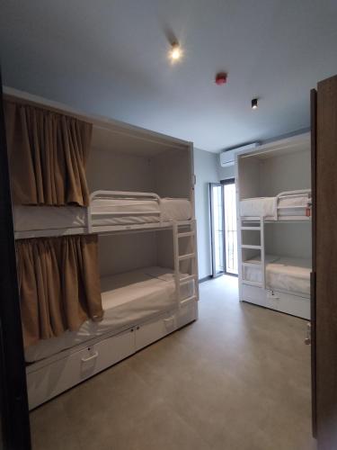 Bed in 6-Bed Mixed Dormitory Room image 3
