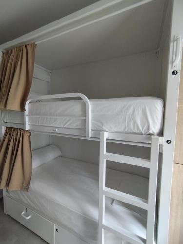 Bed in 6-Bed Mixed Dormitory Room image 5