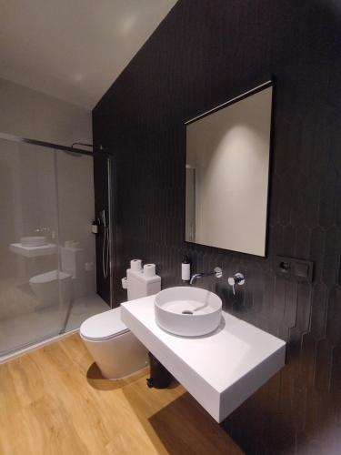 Double Room with Balcony image 10