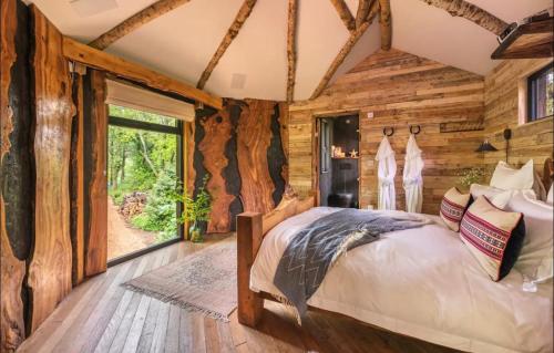 Unique Secluded Romantic Treehouse in Cornwall, sleeps 2 Unique Secluded Romantic Treehouse in Cornwall, sleeps 2