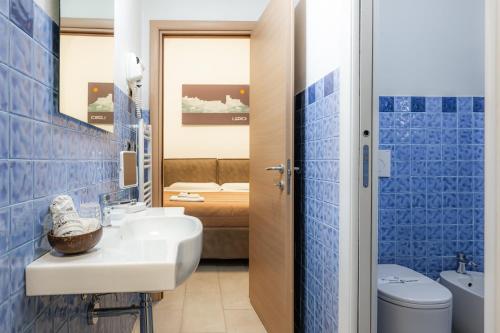 Two Connecting Double Rooms image 6