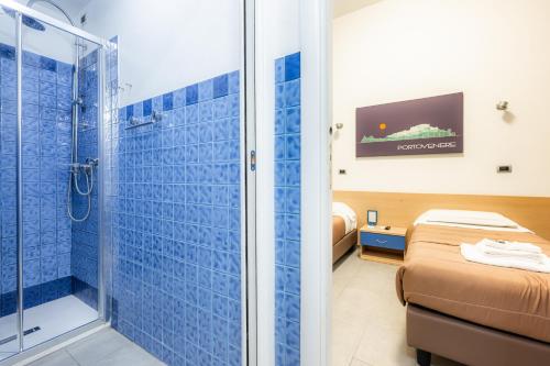 Two Connecting Double Rooms image 7