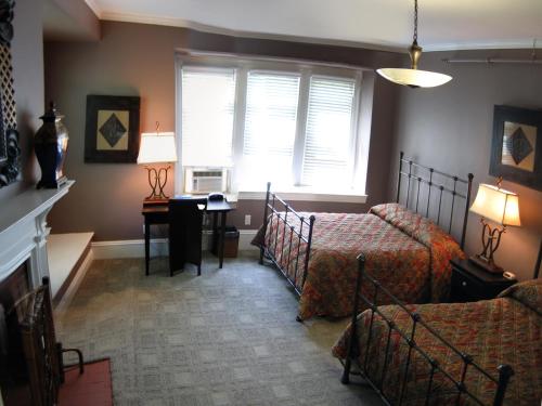 Longwood Inn – Brookline, MA