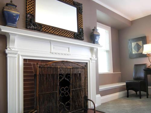 Longwood Inn – Brookline, MA