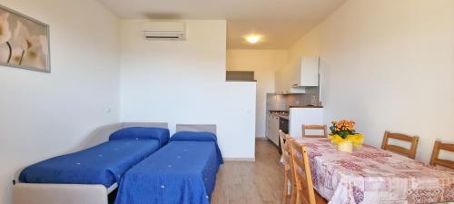 Apartment with Sea View image 9