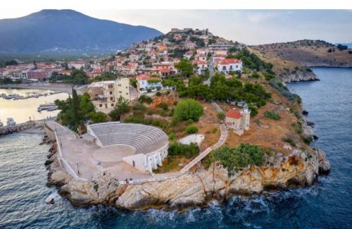 Lähistön nähtävyydet, Para-dise-lio Studios in Paralio Astros