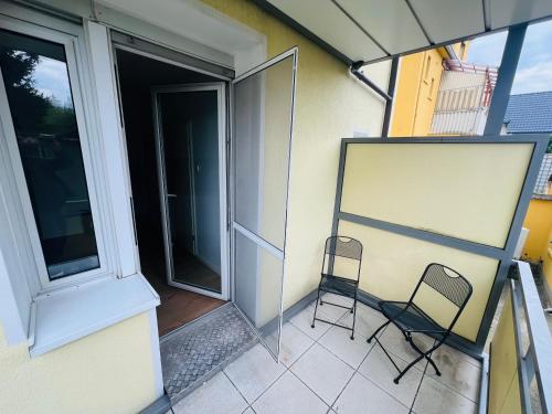 陽台/露台, Entire House l 12 Beds l 8 Room l Floor-Heating l WiFi in 利普施塔特市中心