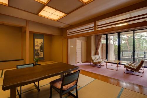 辰口温泉 まつさきJapanese-style Special Room with Bed & Private Open-Air and Indoor Hot Spring Bath - Hooh Wing