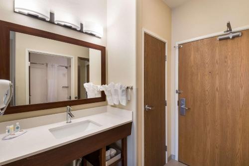 Comfort Inn Fort Morgan - image 10