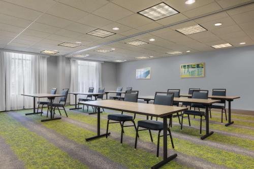 Wingate by Wyndham Winchester - image 6