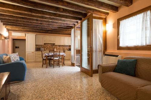 Lovely flat with canal view near Rialto Bridge, Venezia (foto 7)