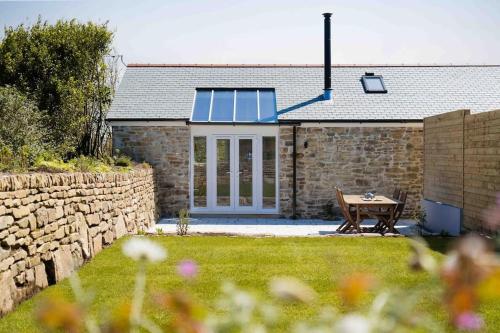 Meadow View Barn, Rural St Ives, Cornwall. Brand New 2 Bedroom Idyllic Contemporary Cottage With Log Burner.