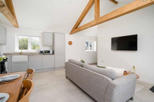 Meadow View Barn, Rural St Ives, Cornwall. Brand New 2 Bedroom Idyllic Contemporary Cottage With Log Burner.