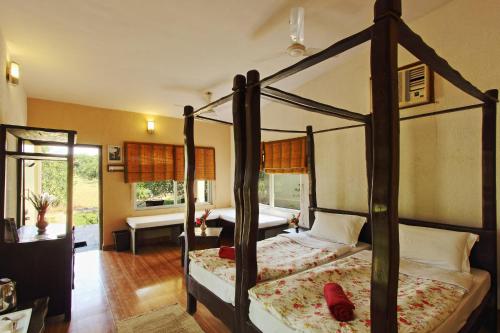 Gir Birding Lodge in Szaszan Gir