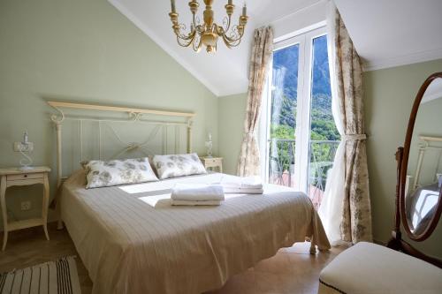 GH Aparts with SCENIC VIEWS & POOL in Orahovac