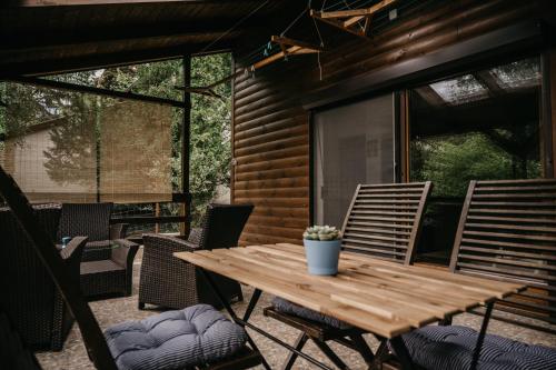 Erkély/terasz, Dunakavics vendégház stranddal (Dunakavics vendeghaz stranddal) in Zebegény