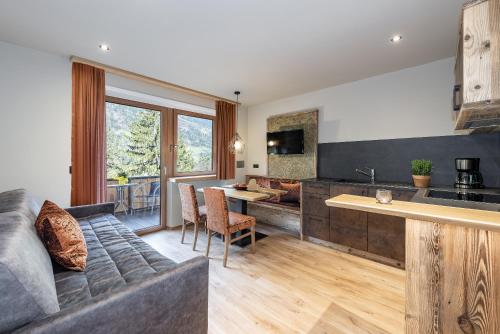 Superior One-Bedroom Apartment with Balcony