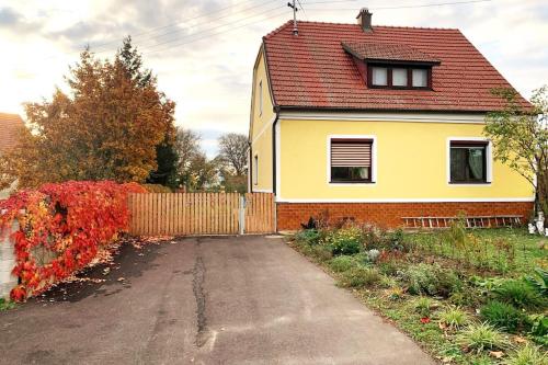 Ferienhaus mit Garten in Thermennähe