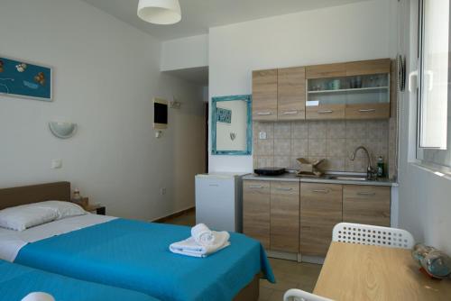 Lilian's Seaview-Party Street-Youth Studios