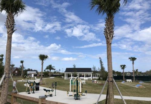 Hilton Head Blvd - Golf Course View